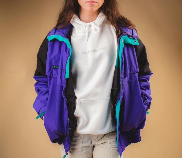 Comment intégrer des piques à cheveux décoratifs dans une coiffure de bureau?